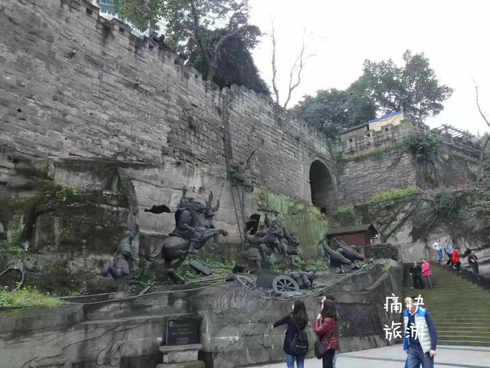 通远门城墙——重庆唯一一段保存较为完整的城墙遗址|通远门|城墙遗址|重庆|城门|雕塑_新浪新闻