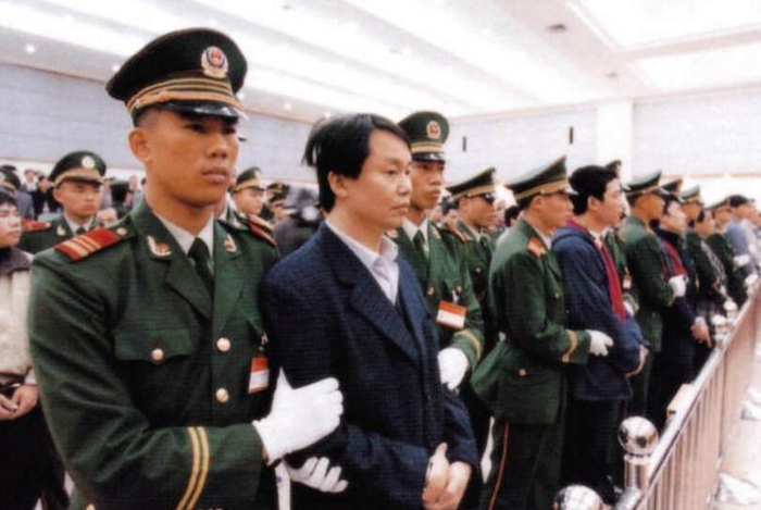 张子强行刑前一天, 面对兄弟反目痛斥, 默不作声! 令人深思|张子强|兄弟|陈智浩|香港|警察_新浪新闻