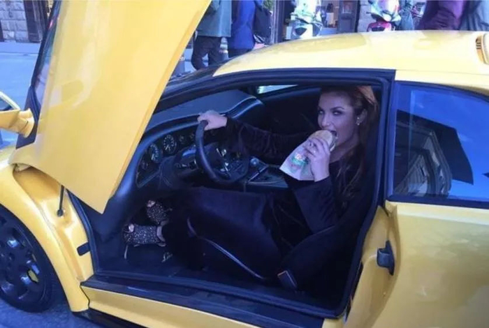 她曾参加过《超级海岸》（Super Shore）第三季的录制