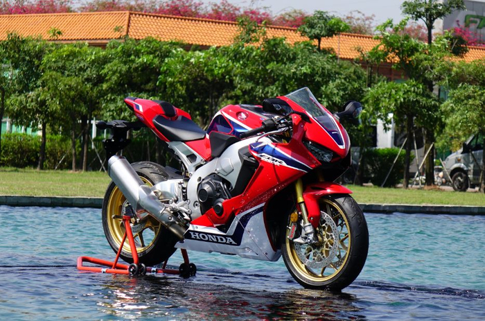火刃出鞘!本田CBR1000RR——令人畏惧的干货!