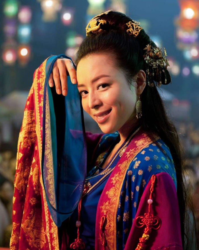 六个版本"秋香"扮演者,胡杏儿辣眼睛,巩俐第二,第一非她莫属