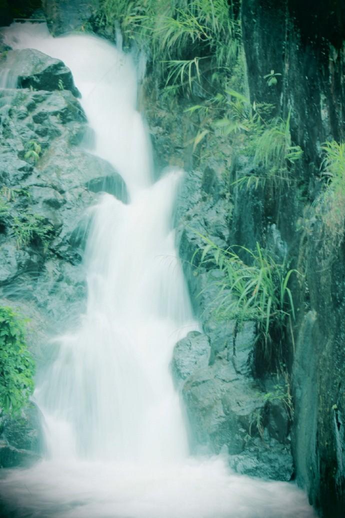 巉岩峭壁图片