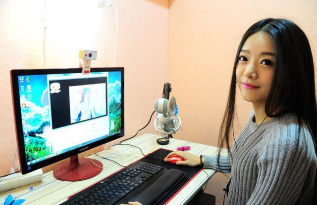 网络女主播在直播时究竟是什么样子?7张实拍照片告诉你!__财经头条__新浪财经