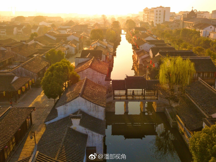 三月的天,孩子的脸,说变就变。和人一样,时而希冀,时而欢悦