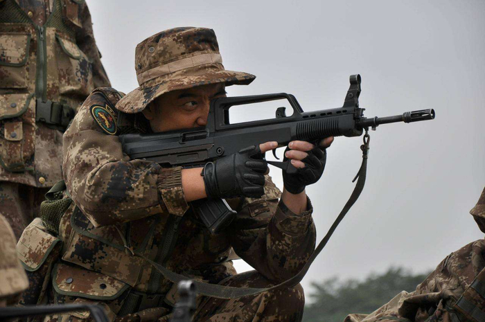 qbz-95,m16,g36,famas,fn scar,aug,fnc自动步枪,fn fal,sg550,ak-47