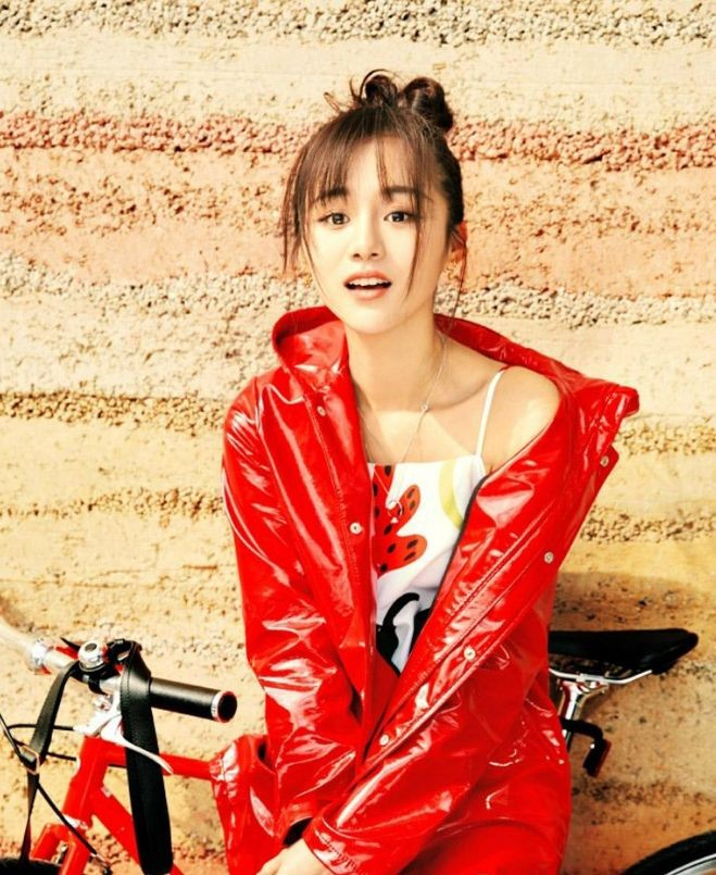 还记得《花千骨》里的“糖宝”吗?如今29岁的她美到不敢认!_新浪新闻