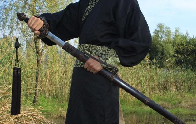 古人佩剑真的像影视剧中一样任何人都可以佩戴吗
