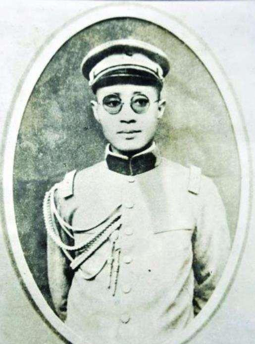 刘伯承元帅年轻时的老照片,20岁出头就担任了川军将领|刘伯承元帅|将领|川军|刘伯承|熊克武_新浪新闻