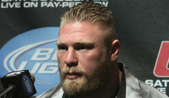 大步在公共场合也让人畏惧