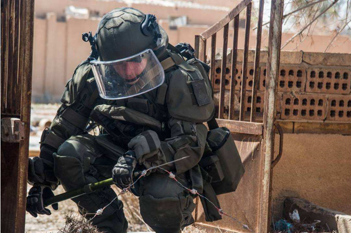 在解放军部队里面,工兵真的只是负责排雷的吗?|布雷|工兵|排雷|兵种|部队_新浪新闻