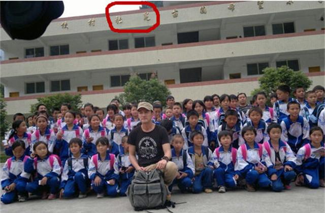 胡歌捐献的希望小学,学校名字却十分怪异,网友们纷纷点赞|胡歌|希望小学|张冕|名字|学校_新浪新闻