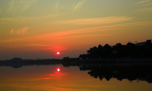 夕阳一点如红豆,已把相思写满天,这两句诗足以传世,您同意吗?|_新浪新闻