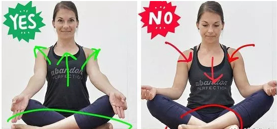 脚对齐膝盖，脊柱延展，大臂外旋