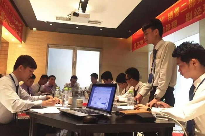 公司开会发言总是紧张不会说话？学会这三招，让领导越来越器重你