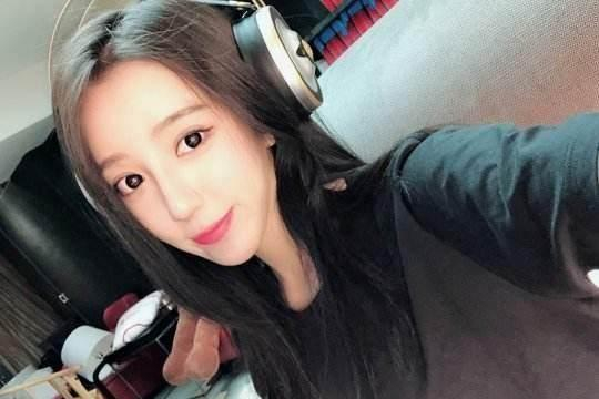 斗鱼女主播呆妹儿早年照片流出，人设瞬间崩塌，网友表示不能接受
