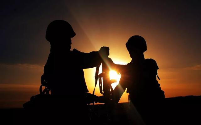 中国速度 世界情怀 乘坐最快绿皮火车体验如何