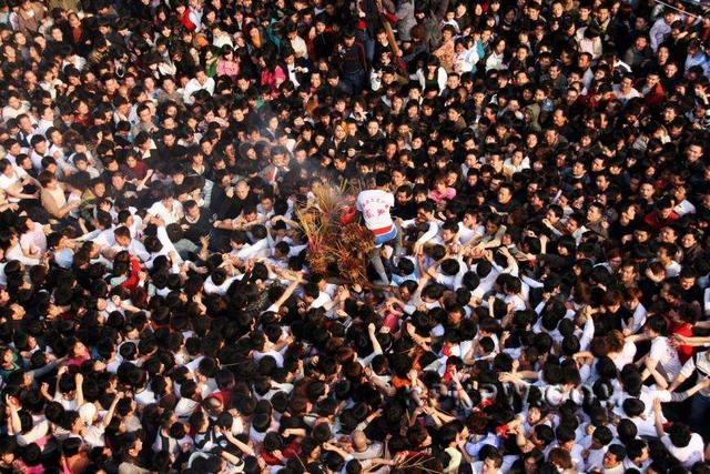 全中国最暴力最血性的风俗——澄海盐鸿"拖神"!
