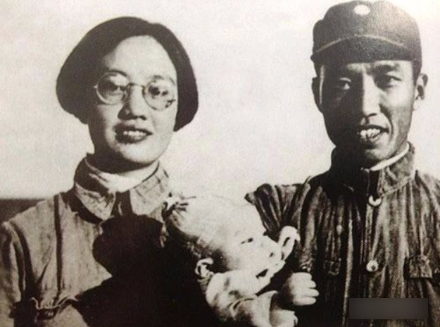 左权牺牲6年后,妻子改嫁秘书,坚持做一件事感动国人!