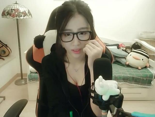 Dota届公认的女神, 夏天的枫, 冷冷的吹~|Dota|冷雨萱|女神|宅男|川剧_新浪新闻