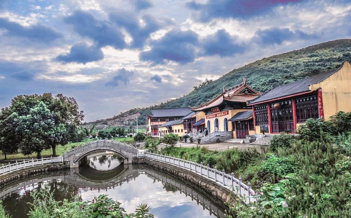 江苏的这个疯子从悬崖上溜了下来, 不但没死还让家乡出了名|江阴|徐霞