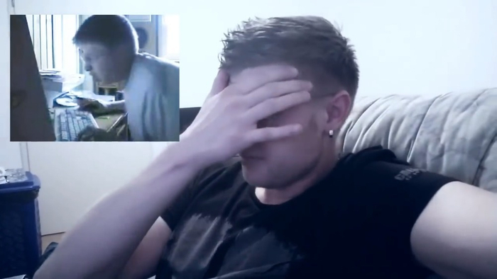 "键盘粉碎者"德国boy很早前就因砸键盘的视频出名了.