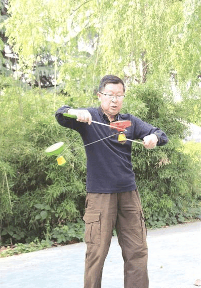 南阳空竹爱好者: 空竹“抖”出来的幸福生活_新浪新闻