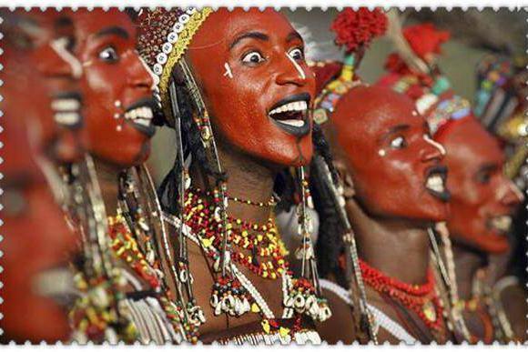 非洲有一奇葩部落，女子享有一妻多夫制，每年举行节日挑选美男子