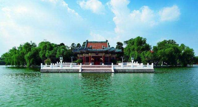 这里是光绪皇帝囚禁的地方——瀛台,位于中南海南海中的仙岛皇宫