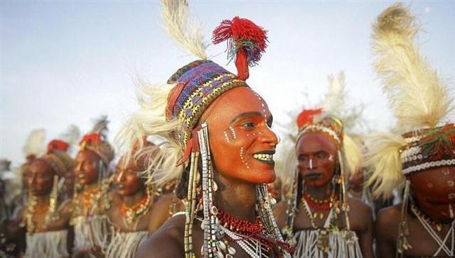 非洲这个部落一妻多夫制，每年举行男子选美大赛来赢得妻子芳心！