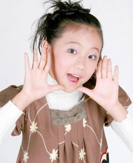 巴啦啦小魔仙美雪被吐槽丑如今20岁的她身材高挑还是学霸