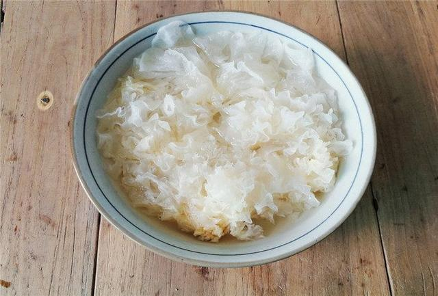 这种黏糊糊的食物女人一定不能错过,常吃润肠减肥还能降三高!