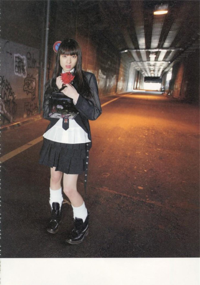 digi+Girls kishin NO.4 栗山千明》by 筱山纪信.2004._新浪新闻