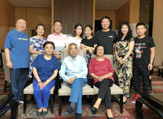 师胜杰发律师函谴责不法厂商，侯耀华独子侯军支持师父维权