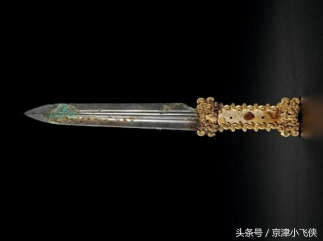 古兵器值钱匕首:第一把卖出天价,三百多万,能抵好几把乾隆匕首