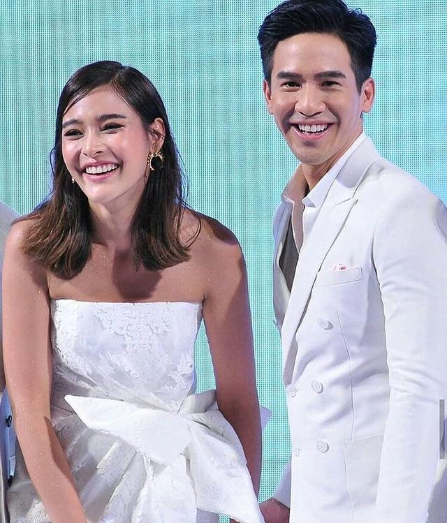 泰星泡泡pope与绯闻女友pooklook一起站台,强调百分百单身