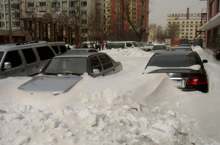 2008年春节大雪灾, 导致半个中国交通瘫痪, 还有多少人记得?_新浪新闻