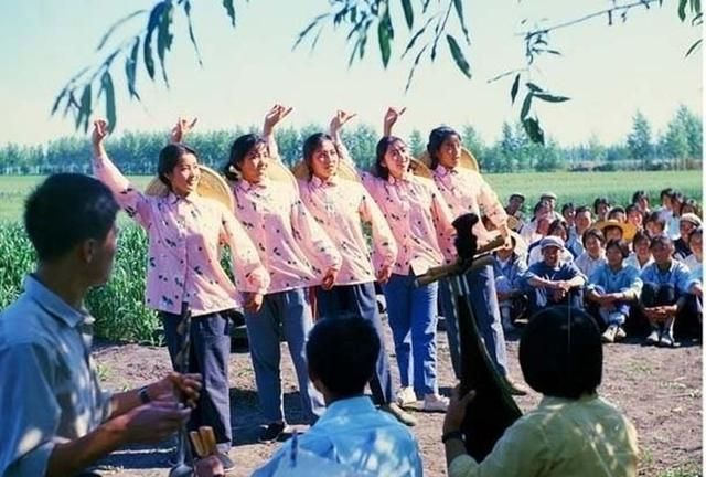 10张珍贵的女知青老照片，足够让经历过那个时代的人们泪湿双眼|年代|农村|劳动|平岗|贫下中农_新浪新闻
