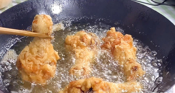 家庭版香酥炸鸡腿怎么才能做到香脆不回软只要记住一个小步骤