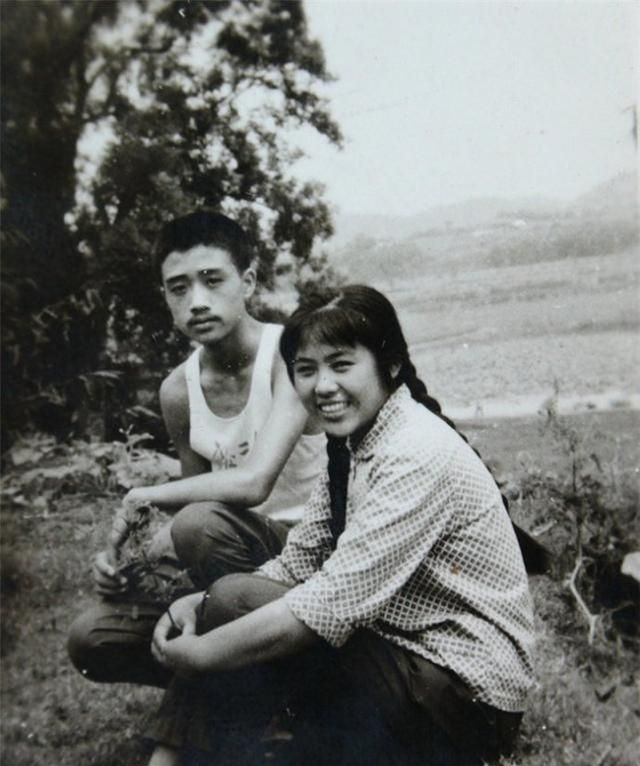 10张珍贵的女知青老照片，足够让经历过那个时代的人们泪湿双眼|年代|农村|劳动|平岗|贫下中农_新浪新闻
