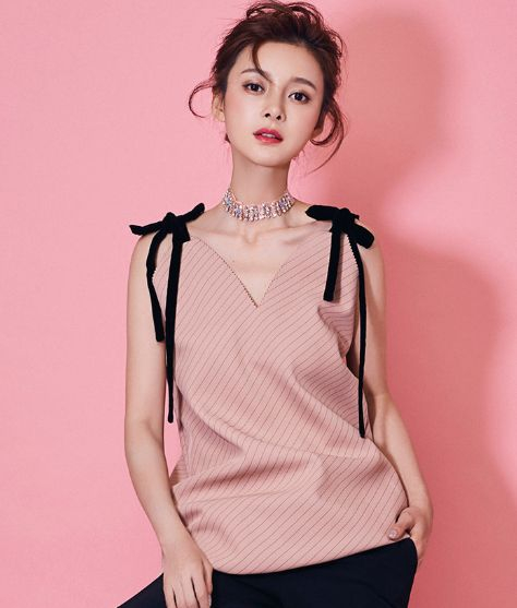 王瑞子：身穿牛仔连身裤美艳不可方物，尽显别样风情