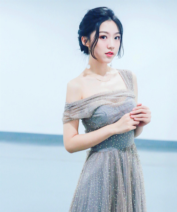 王者荣耀kpl赛事里面的5位美女解说你们认识吗?现在认识还不晚