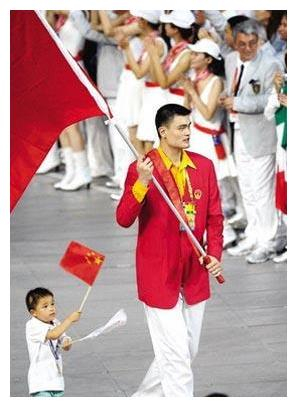 曾是汶川地震最小救灾英雄,立志考清华今成为演员,完全变了样|汶川|林浩|汶川地震_新浪新闻