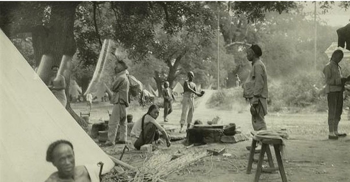 老照片:1917年,张勋复辟,龙旗飘飘的北京城|张勋|北京城|辫子