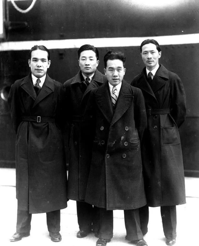 民国时期的合照老照片,俊男靓女彰显时代特色,自然美如此难见
