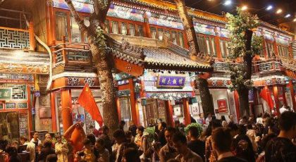 北京簋街,非常的热闹,这里有很多美食