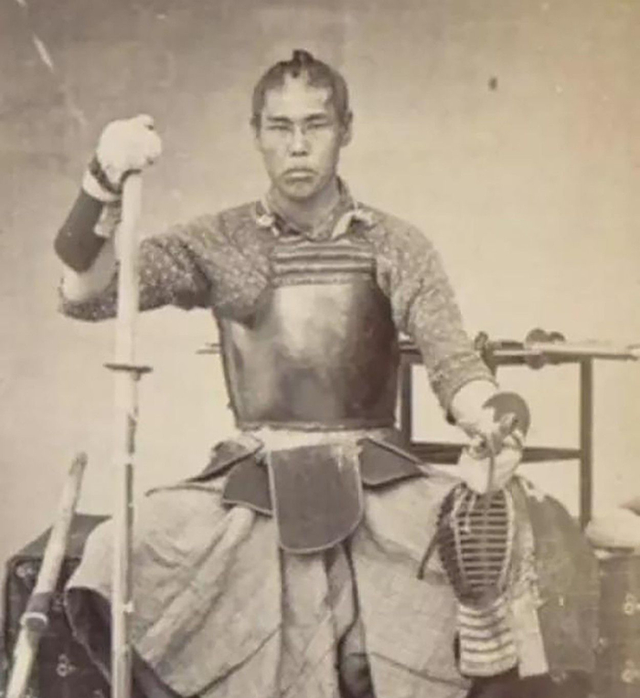 日本武士老照片：个子都不高，有凶悍的男武士，也有漂亮的女武士