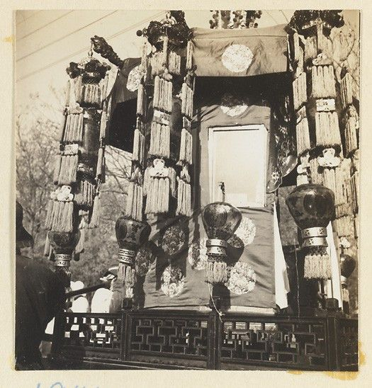 老北京丧礼上的杠夫:三年不开张,开张吃三年|出殡|老北京|丧礼|杠夫|杠房|仪仗|执事|吉祥|主顾|大户人家_新浪新闻