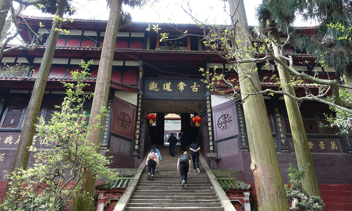 四川成都这座山里,有5,6个道观,神仙不挤吗