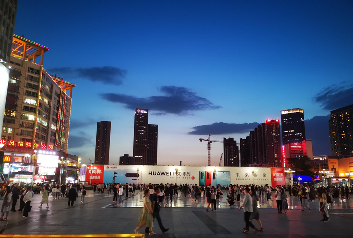 郑州最繁华的商圈，夜色迷离，让人沉醉