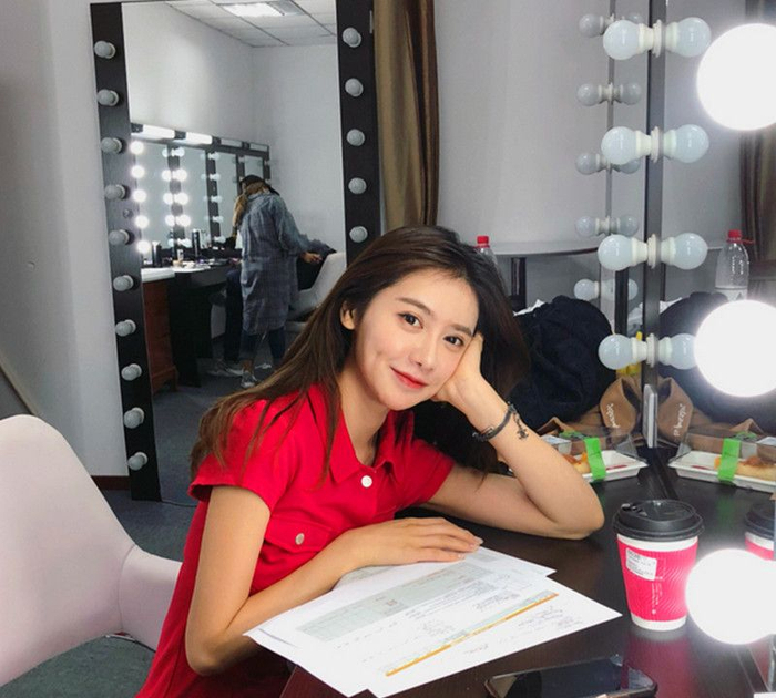 篮球主播哪家强,NBA女主播美娜堪称人气王,靓丽的颜值一直在线